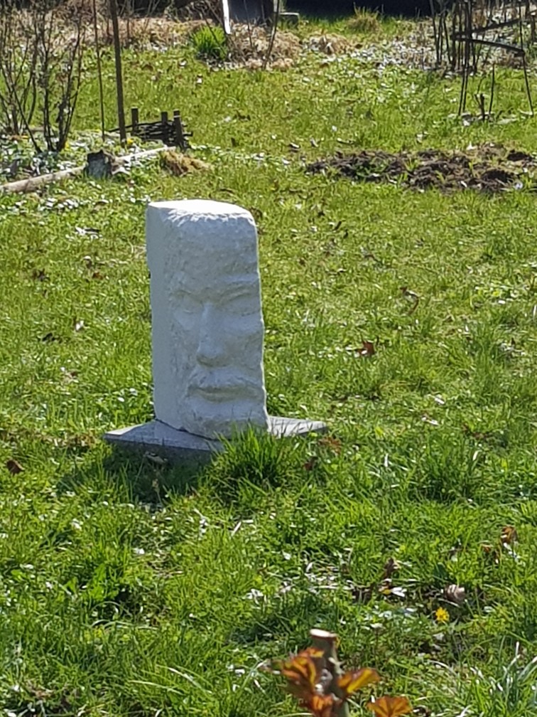 Marmorskulptur-Doppelkopf-Standort-Rietenau-1-2