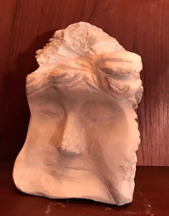 Ein Kopf – mehrere Gesichter – Alabaster23 cm – 2024 Ansicht1
