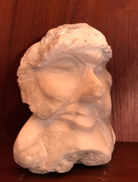 Ein Kopf – mehrere Gesichter – Alabaster23 cm – 2024 Ansicht4