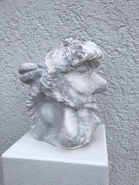 Ansicht Alabasterkopf mit mehreren Gesichtern Ansicht 3
