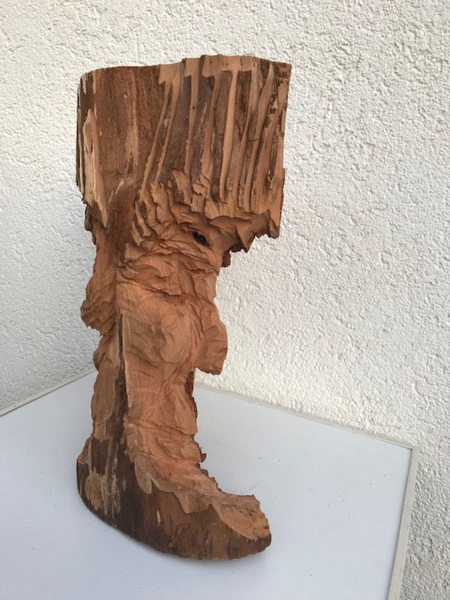 Ein-Kopf-aus-Holz-Ansicht-3-Hoehe-45-cm-2024_Bildgroesse-aendern
