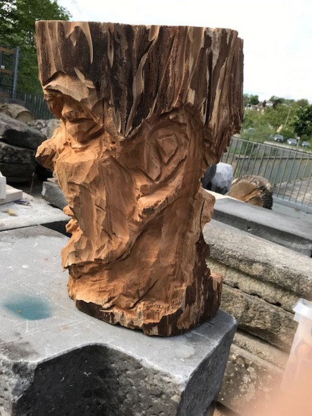 Ein-Kopf-aus-Holz-Ansicht-4-Hoehe-45-cm_Bildgroesse-aendern