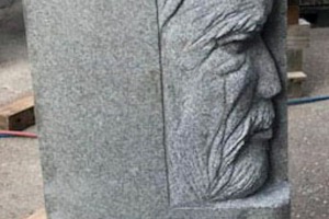 Skulptur - Köpfe am Korber Kopf