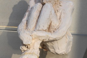 Weibliche Figur, sitzend